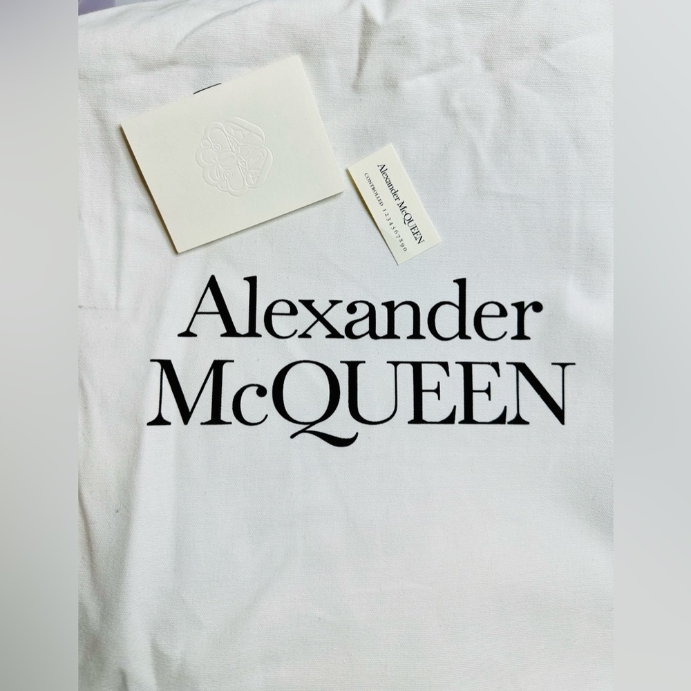 NEW! Alexander McQueen Secchiello Red Leather Skull Padlock Bucket Bag - Picture 17 of 17